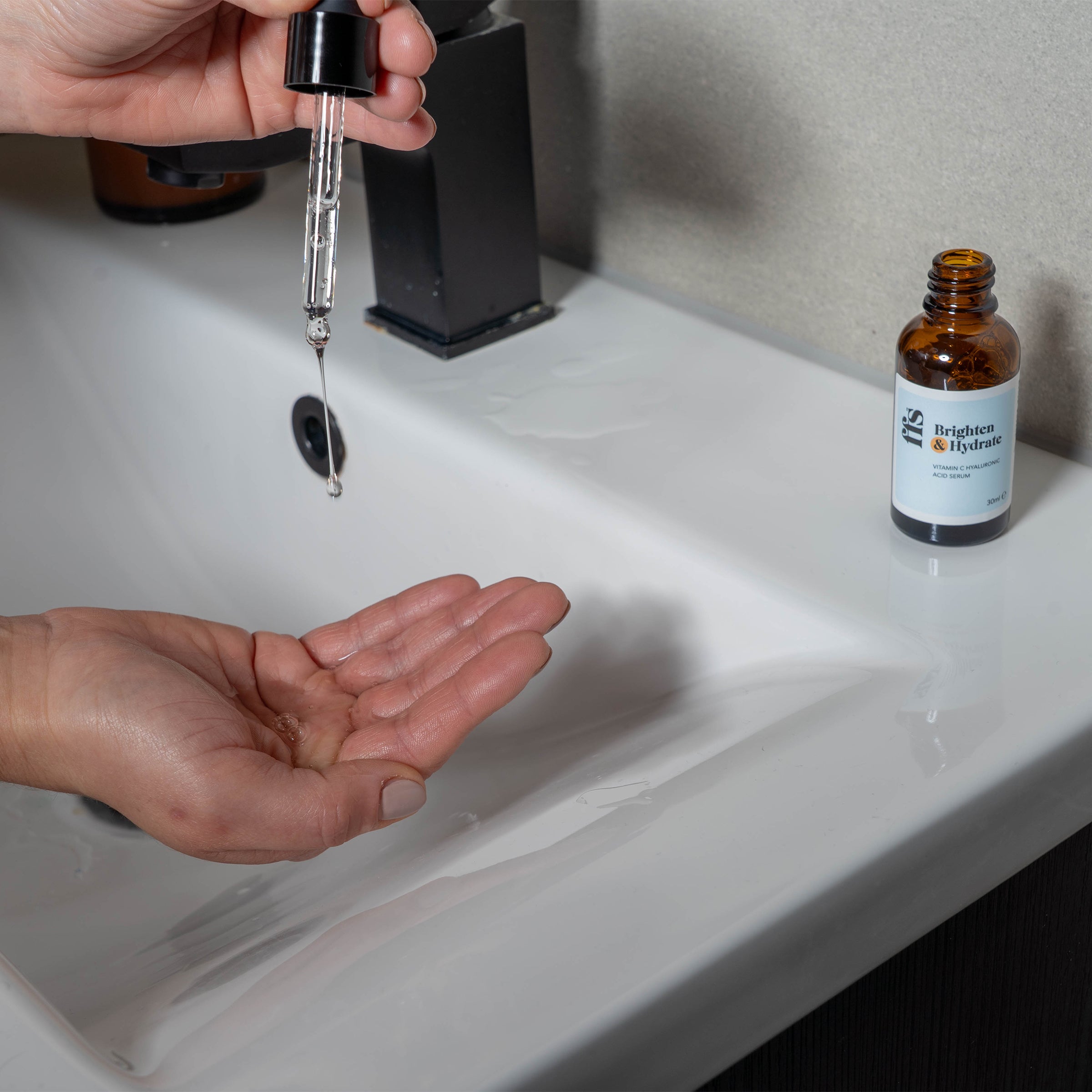 Brighten & Hydrate - Vitamin C Hyaluronic Acid Serum